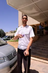Tallest person in the world rigth now